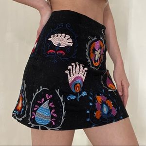 Embroidered Mini Skirt 🤍 M